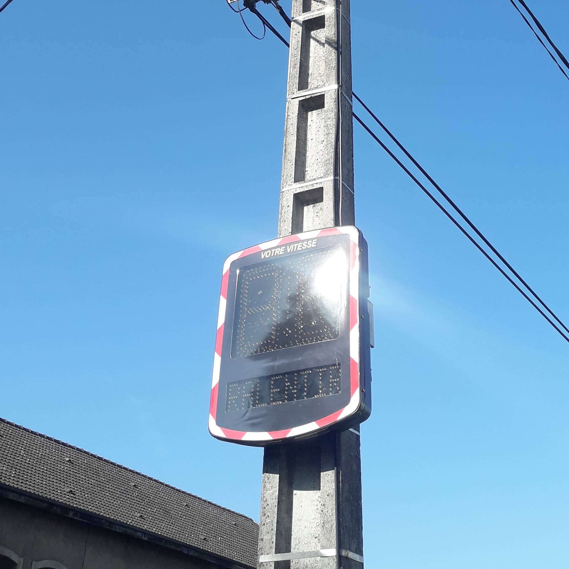 Installation d'un radar pédagogique de vitesse
